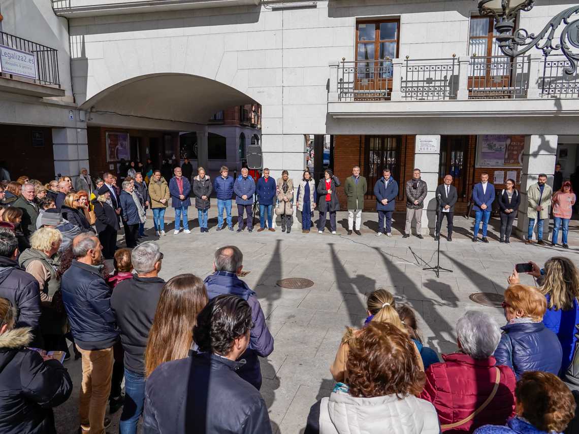 Minuto de silencio en Torrejón de Ardoz por las víctimas del incendio