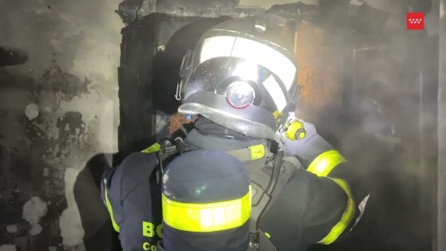 Un incendio en una vivienda de Torrejón de Ardoz deja tres afectados por inhalación de humo