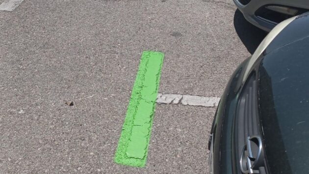 Alejandro Navarro confía en la buena acogida del proyecto piloto de zonas verdes de aparcamiento exclusivo en Los Fresnos