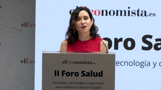 Díaz Ayuso anuncia un aumento salarial de 280 euros mensuales para enfermeros en centros de salud de difícil cobertura