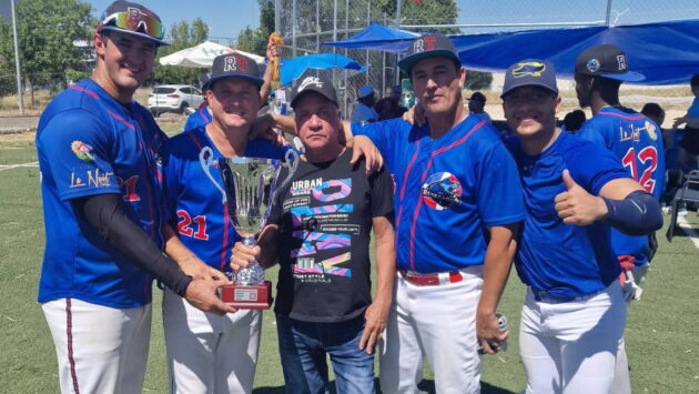 El equipo de softball Los Renegados, campeones de la liga de verano del torneo La Hermandad
