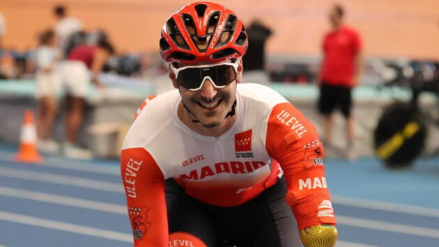 El torrejonero Christian Silva, medalla de oro por equipos en el Campeonato de España de Ciclismo en Pista Paralímpico