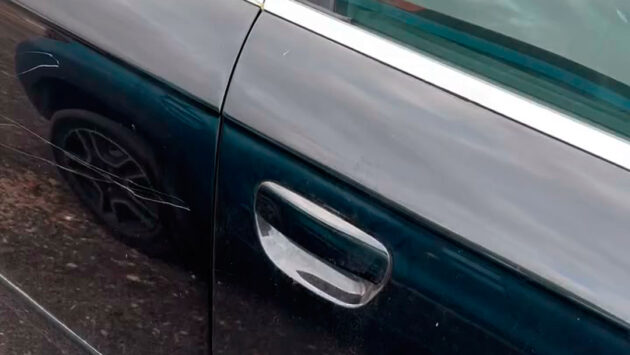 Javier Castillo, portavoz del PSOE, denuncia la vandalización de su coche aparcado junto al Ayuntamiento de Torrejón de Ardoz