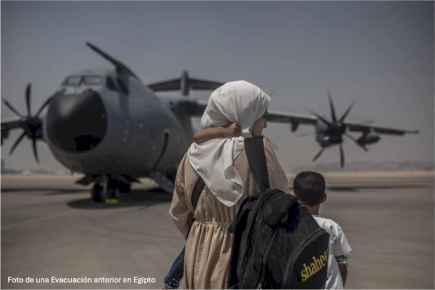 Casi una veintena de menores palestinos heridos llega este lunes a la Base Aérea de Torrejón