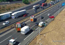 Cuatro kilómetros de atasco por un accidente en la A-2 a su paso por Torrejón de Ardoz