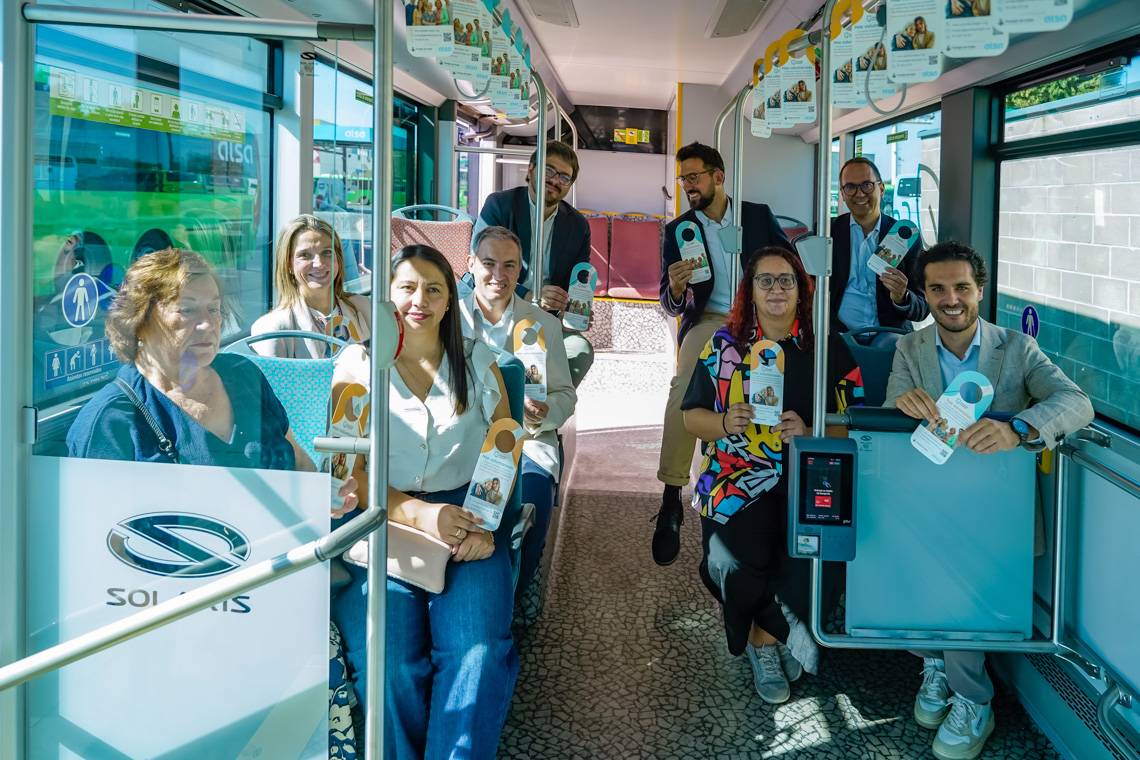 Torrejón lanza una campaña en autobuses urbanos para captar voluntarios contra la soledad de los mayores