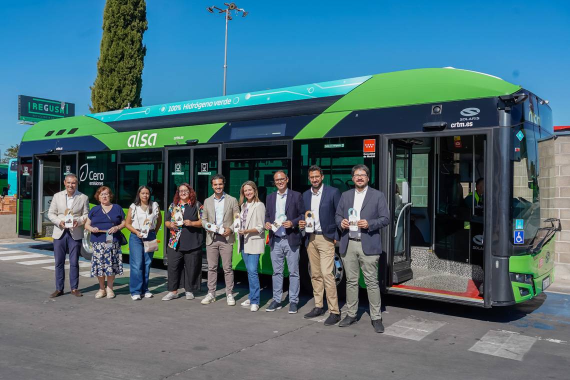 Torrejón lanza una campaña en autobuses urbanos para captar voluntarios contra la soledad de los mayores