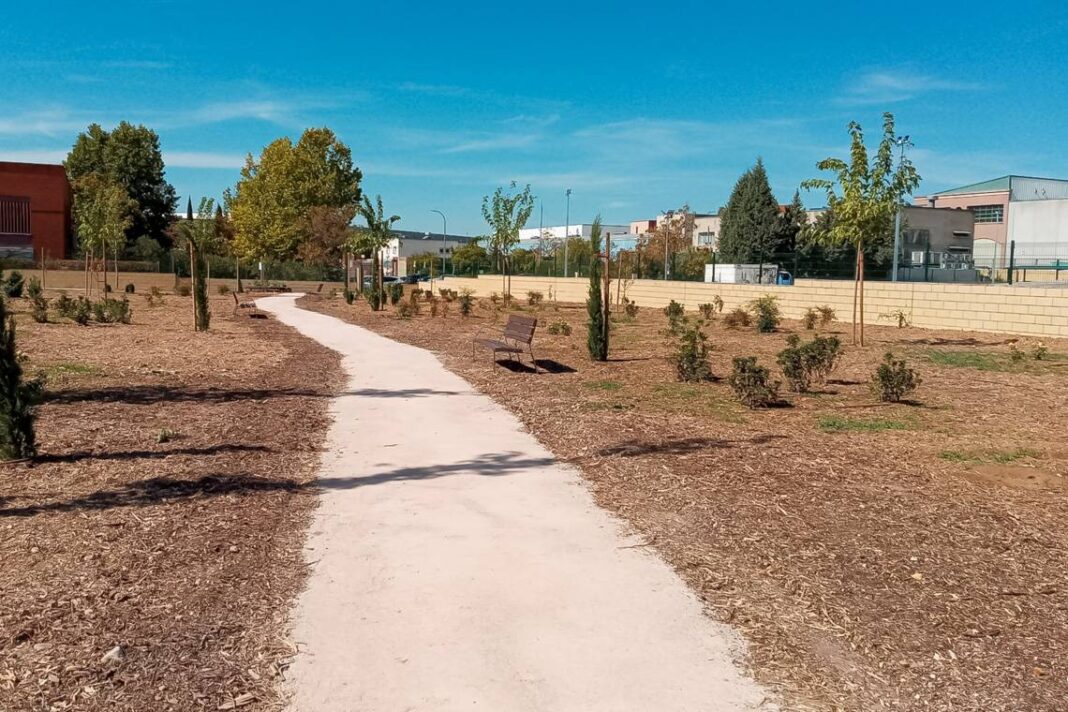 Torrejón renaturaliza una parcela en el Polígono Las Monjas con un nuevo jardín y dos islas de biodiversidad - imagen 1