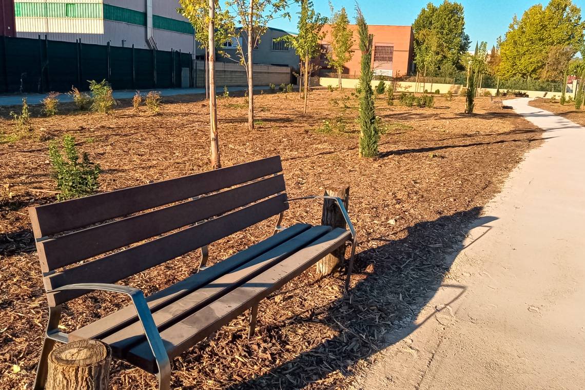 Torrejón renaturaliza una parcela en el Polígono Las Monjas con un nuevo jardín y dos islas de biodiversidad