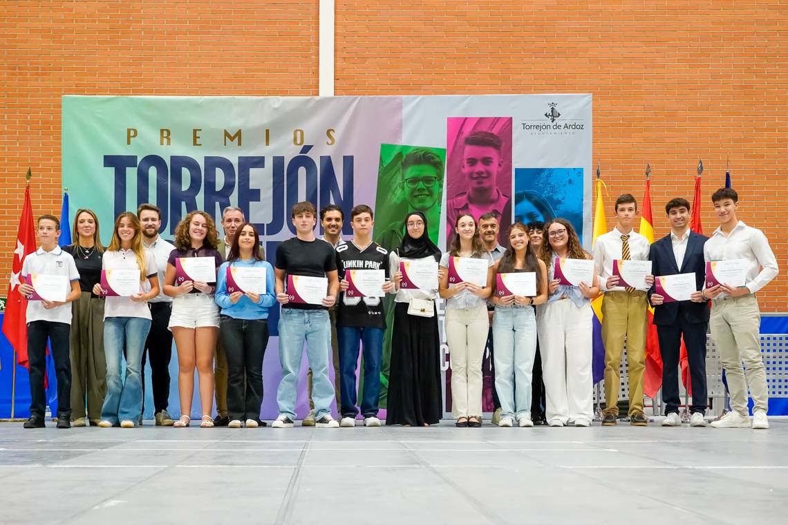 245 estudiantes de Torrejón reciben los XVIII Premios Torrejón Estudia por su esfuerzo académico
